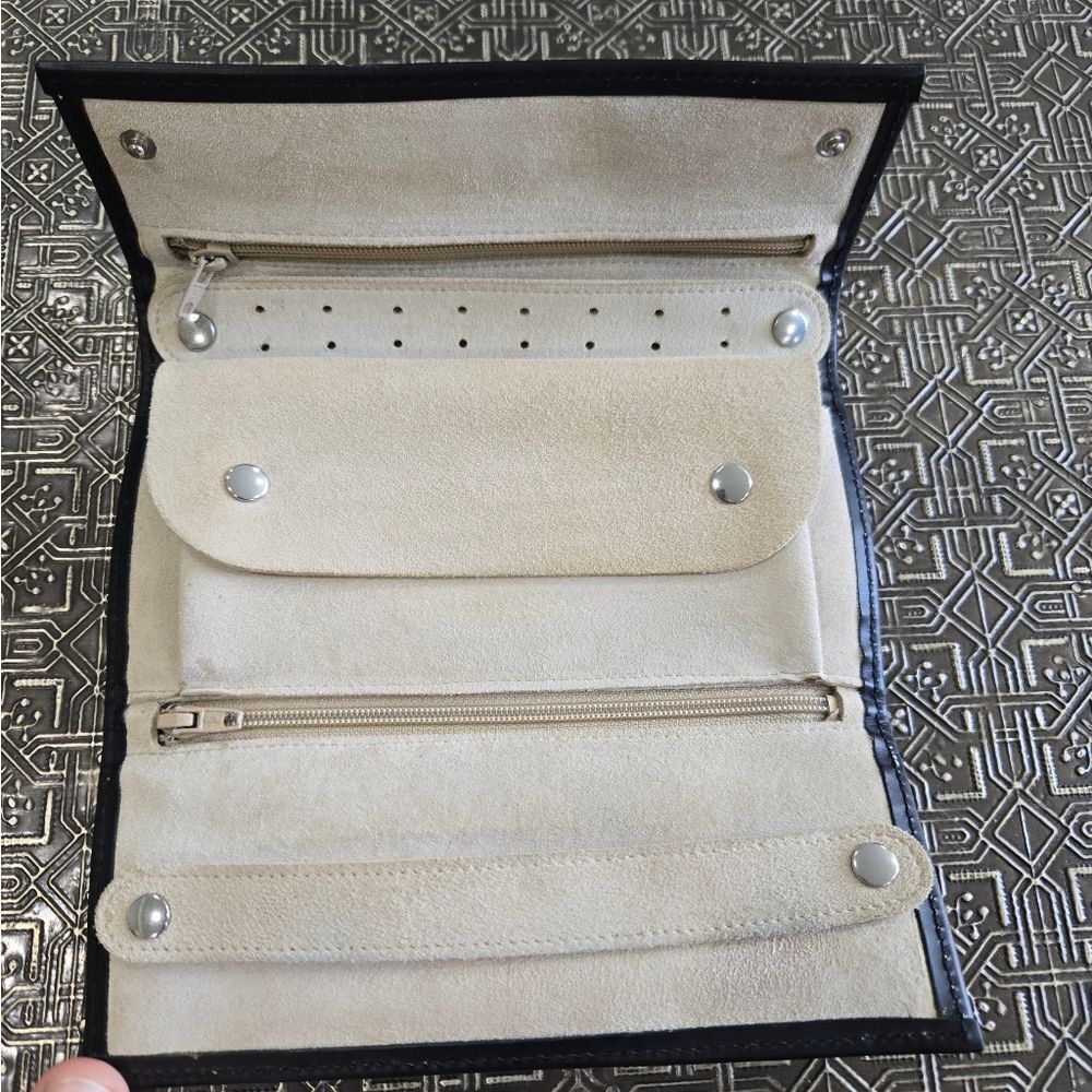 HARD TO FIND,  Vintage Dooney & Bourke Black Jewelry Roll.  Suede Inside. - Picture 5 of 9